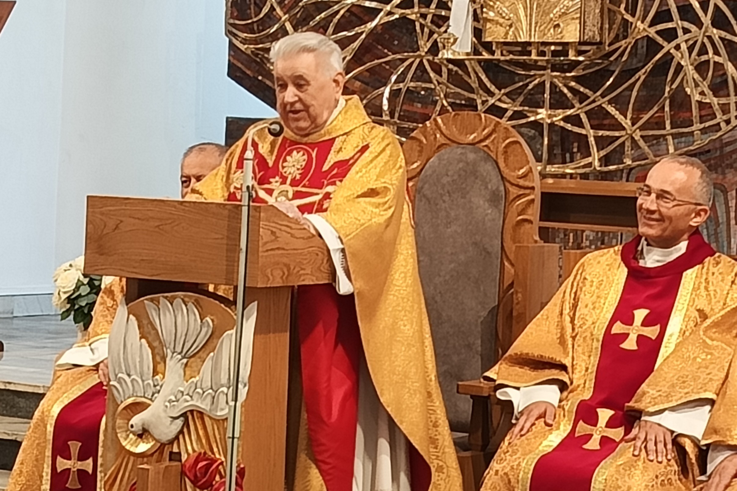 19.07.2026 r. w naszej parafii świętowaliśmy Jubileusz 65 – lecia Kapłaństwa Ks. Prałata Stanisława Wójcika. Uroczysta Msza święta zgromadziła licznie przybyłych Gości, Rodzinę, Parafian oraz Księży, którzy swoją obecnością chcieli podziękować Panu Bogu za dar kapłaństwa Księdza Prałata.